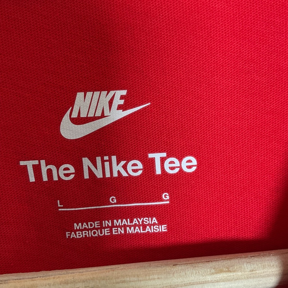 Nike Kids Play With Sole Red T-Shirt Graphic Tee Short Sleeve Top Large - Picture 4 of 7